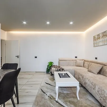 Living Modern 1br Near Center By Pikhost