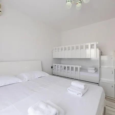 Appartement Living Modern 1br Near Center By Pikhost Shkodër