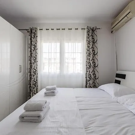 Living Modern 1br Near Center By Pikhost * Shkoder