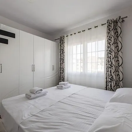 Living Modern 1br Near Center By Pikhost Appartement Shkodër